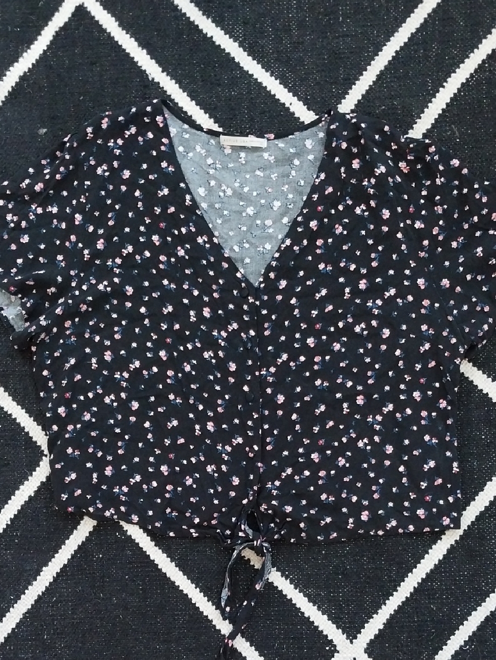 Active USA Black Floral Tie-Front Crop Top